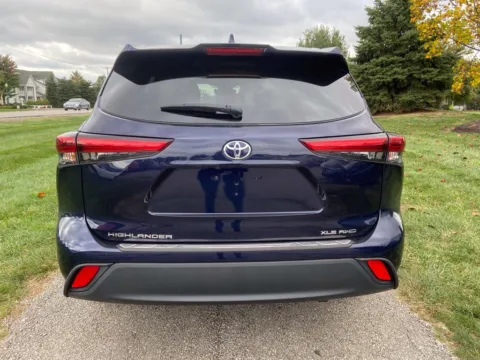 More photos of 2022 Toyota Highlander XLE at Noblesville Imports, IN