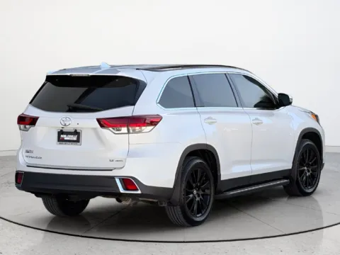 Photos of 2019 Toyota Highlander XLE for sale in Noblesville, IN at Noblesville Imports