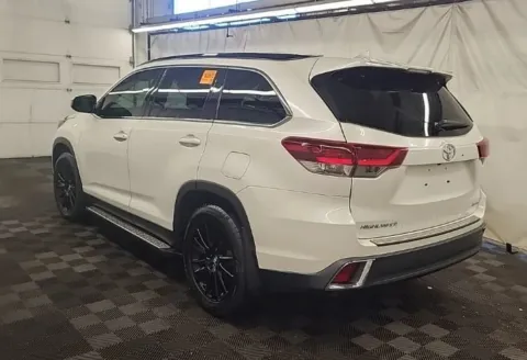 Photos of 2019 Toyota Highlander XLE for sale in Noblesville, IN at Noblesville Imports