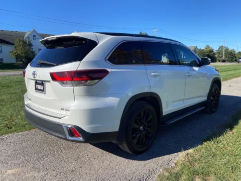 More photos of 2019 Toyota Highlander XLE at Noblesville Imports, IN