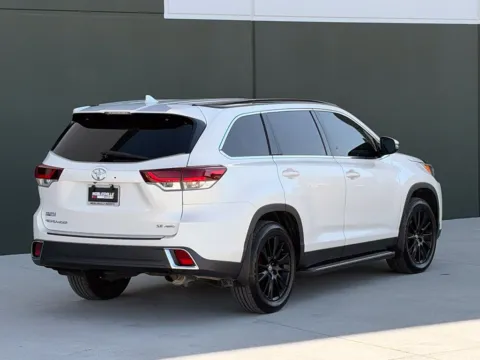 Photos of 2019 Toyota Highlander XLE for sale in Noblesville, IN at Noblesville Imports