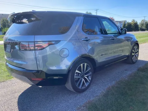 More photos of 2023 Land Rover Discovery S R-Dynamic at Noblesville Imports, IN