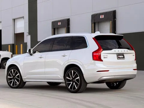 More photos of 2022 Volvo XC90 T6 Momentum at Noblesville Imports, IN