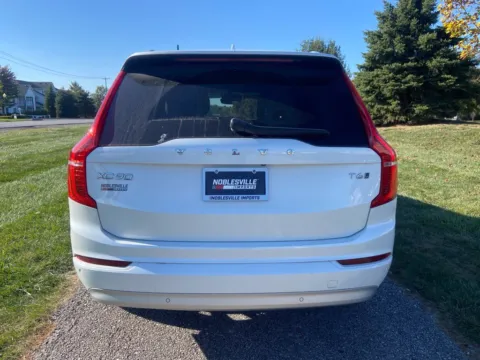 More photos of 2022 Volvo XC90 T6 Momentum at Noblesville Imports, IN