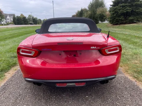 More photos of 2017 Fiat 124 Spider Classica at Noblesville Imports, IN