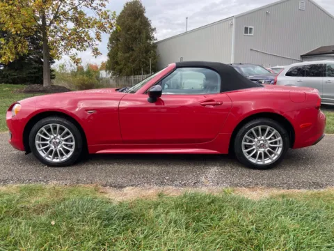 Photos of 2017 Fiat 124 Spider Classica for sale in Noblesville, IN at Noblesville Imports