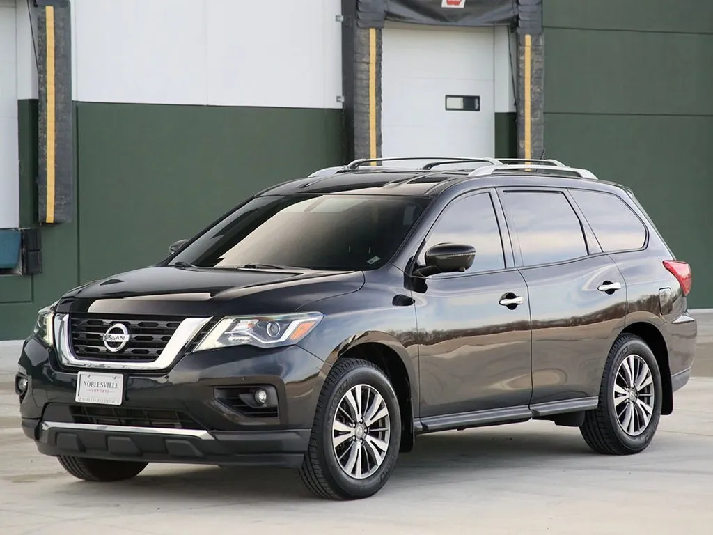 Used 2017 Nissan Pathfinder SL for sale in Noblesville, IN at
