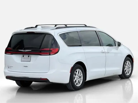 More photos of 2022 Chrysler Pacifica Touring L at Noblesville Imports, IN