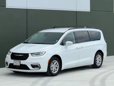 White 2022 Chrysler Pacifica Touring L for sale in Noblesville, IN