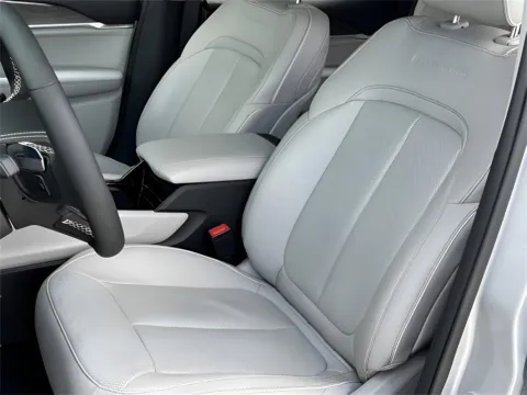 More photos of 2022 Jeep Grand Cherokee 4xe Overland at Noblesville Imports, IN