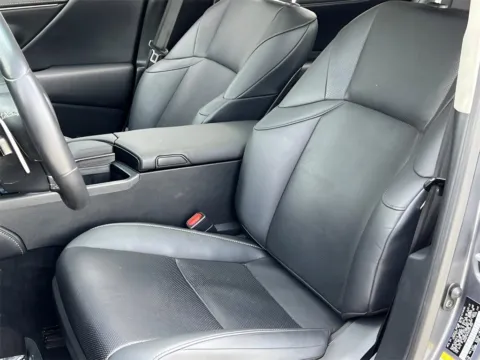 More photos of 2019 Lexus ES 350 at Noblesville Imports, IN
