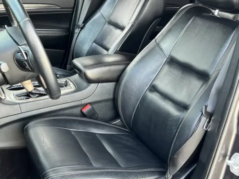 More photos of 2017 Jeep Grand Cherokee Limited at Noblesville Imports, IN