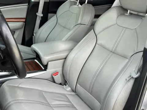 More photos of 2017 Acura MDX w/Advance Pkg at Noblesville Imports, IN