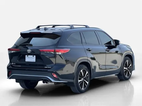 More photos of 2022 Toyota Highlander XSE at Noblesville Imports, IN