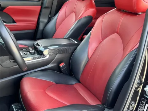 More photos of 2022 Toyota Highlander XSE at Noblesville Imports, IN