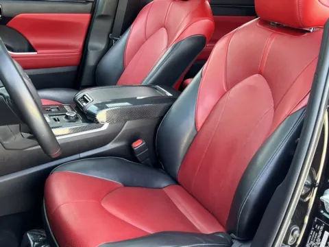 More photos of 2022 Toyota Highlander XSE at Noblesville Imports, IN