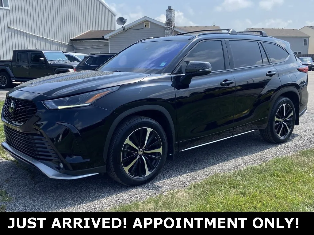 Black 2022 Toyota Highlander XSE for sale in Noblesville, IN