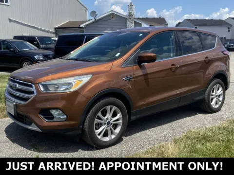 Red 2017 Ford Escape SE for sale in Noblesville, IN