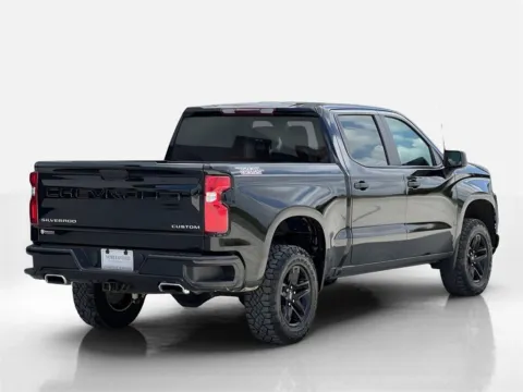 More photos of 2021 Chevrolet Silverado 1500 Custom Trail Boss at Noblesville Imports, IN