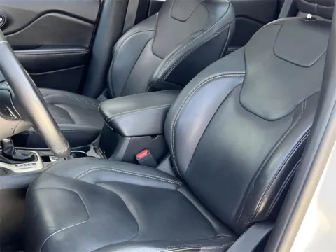 More photos of 2018 Jeep Cherokee Limited at Noblesville Imports, IN