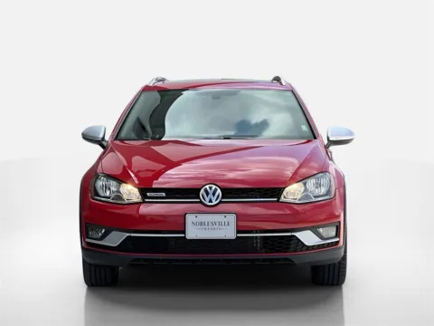 More photos of 2017 Volkswagen Golf Alltrack SE at Noblesville Imports, IN
