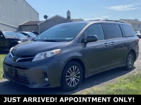 Gray 2019 Toyota Sienna XLE Premium for sale in Noblesville, IN