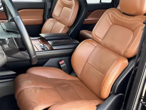 More photos of 2020 Lincoln Navigator L Reserve at Noblesville Imports, IN