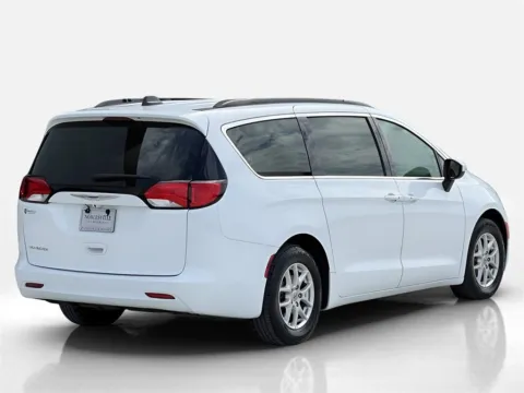 More photos of 2021 Chrysler Voyager LXI at Noblesville Imports, IN