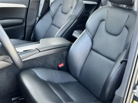 More photos of 2022 Volvo XC90 Momentum at Noblesville Imports, IN