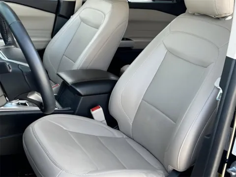 More photos of 2023 Ford Explorer Limited at Noblesville Imports, IN