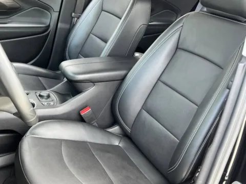 More photos of 2024 GMC Terrain SLT at Noblesville Imports, IN