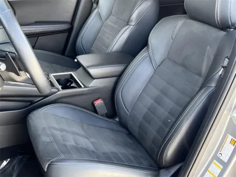 More photos of 2024 Mitsubishi Outlander SE Black Edition at Noblesville Imports, IN