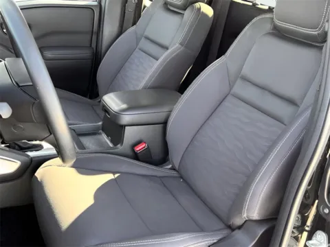 More photos of 2022 Nissan Frontier SV at Noblesville Imports, IN