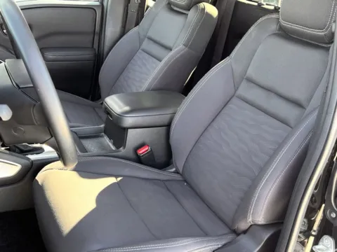 More photos of 2022 Nissan Frontier SV at Noblesville Imports, IN