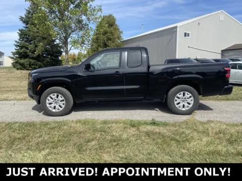Photos of 2022 Nissan Frontier SV for sale in Noblesville, IN at Noblesville Imports