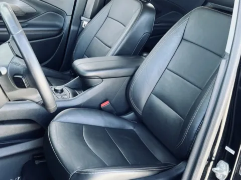 More photos of 2021 GMC Terrain SLT at Noblesville Imports, IN