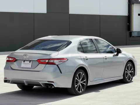More photos of 2018 Toyota Camry L at Noblesville Imports, IN