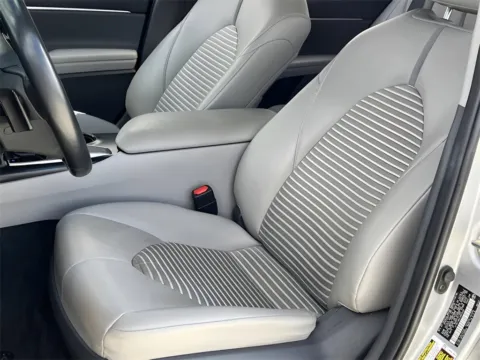 More photos of 2018 Toyota Camry L at Noblesville Imports, IN