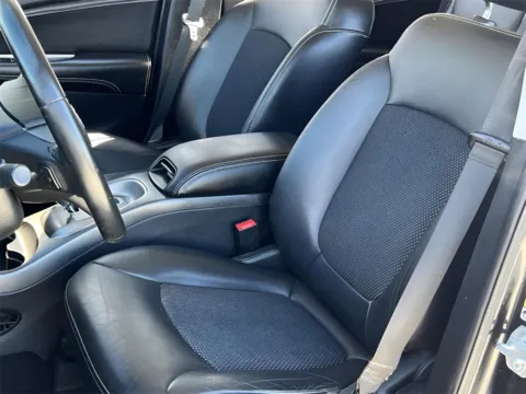 More photos of 2018 Dodge Journey Crossroad at Noblesville Imports, IN