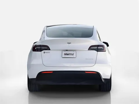 More photos of 2021 Tesla Model Y Long Range at Noblesville Imports, IN