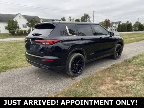 More photos of 2023 Mitsubishi Outlander SE Black Edition at Noblesville Imports, IN