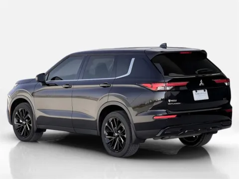 More photos of 2023 Mitsubishi Outlander SE Black Edition at Noblesville Imports, IN