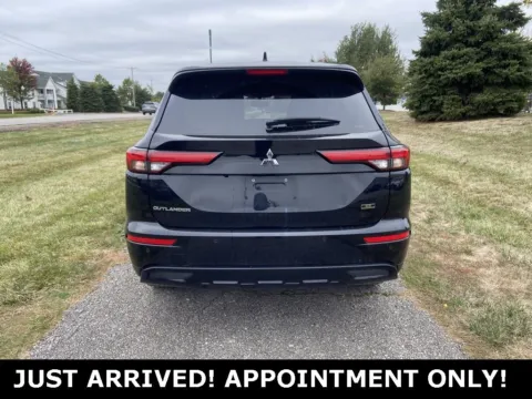 More photos of 2023 Mitsubishi Outlander SE Black Edition at Noblesville Imports, IN
