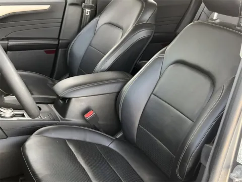 More photos of 2022 Ford Escape SEL Hybrid at Noblesville Imports, IN