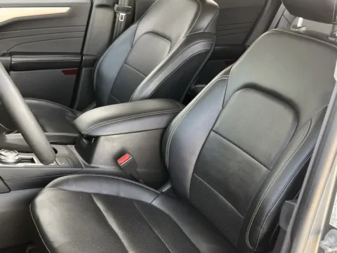 More photos of 2022 Ford Escape SEL Hybrid at Noblesville Imports, IN