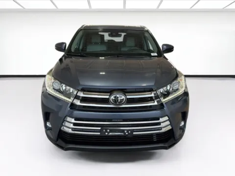 Photos of 2019 Toyota Highlander Limited for sale in Dallas, TX at STG Dallas