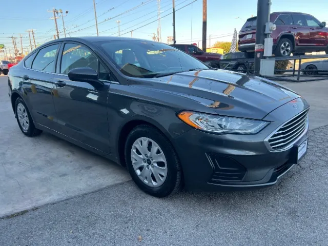 2019 Ford Fusion S photo 2
