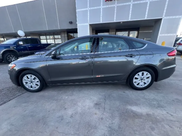 2019 Ford Fusion S photo 4