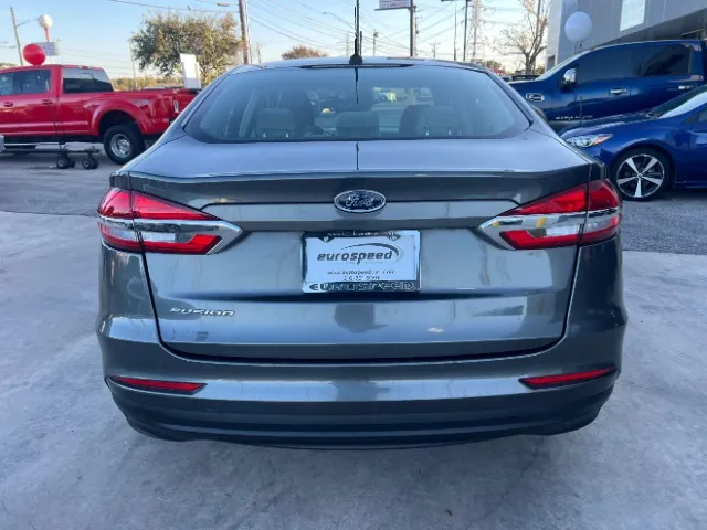 2019 Ford Fusion S photo 3