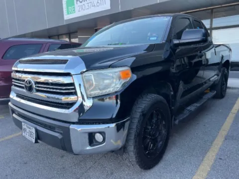 Black 2017 Toyota Tundra SR5 4.6L V8 for sale in San Antonio, TX